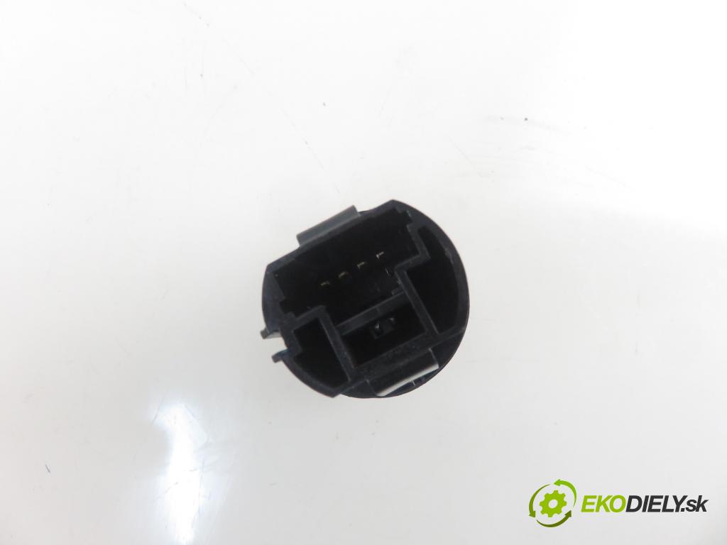 RENAULT SCENIC III (JZ0/1_) MINIVAN 2010 103,00 2.0 16V (JZ0G, JZ0P, JZ1E, JZ1P) - M4R 713 1997,00 vypínač Start brzdových světel motora