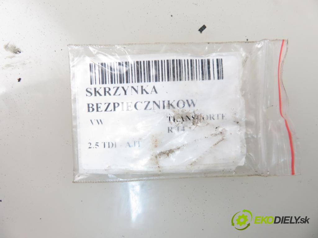 VW TRANSPORTER IV Skrzynia (70XA) BUS 2003 65,00 2.5 TDI - AJT 2461,00 skříňka POJISTKY: 357937039