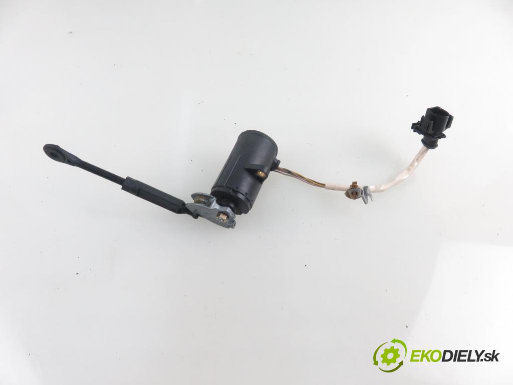 AUDI A4 (8D2, B5) SEDAN 1998 81,00 1.9 TDI 110 - AFN 1896,00 Potenciometer plynu 0281002286 ; 028907475AJ (Pedále)