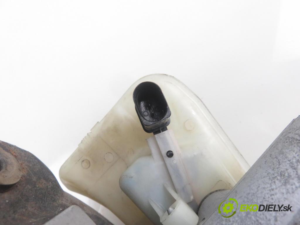 AUDI A6 (4F2, C6) SEDAN 2005 132,00 2.7 TDI 180 - BPP 2698,00 Posilovač 4F0612105G (Servočerpadlá, pumpy riadenia)