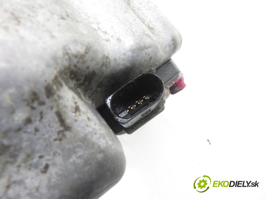 VW BORA (1J2) SEDAN 2001 77,00 1.6 16V - AZD 1598,00 vana olejová 030103603Q (Olejové vany)