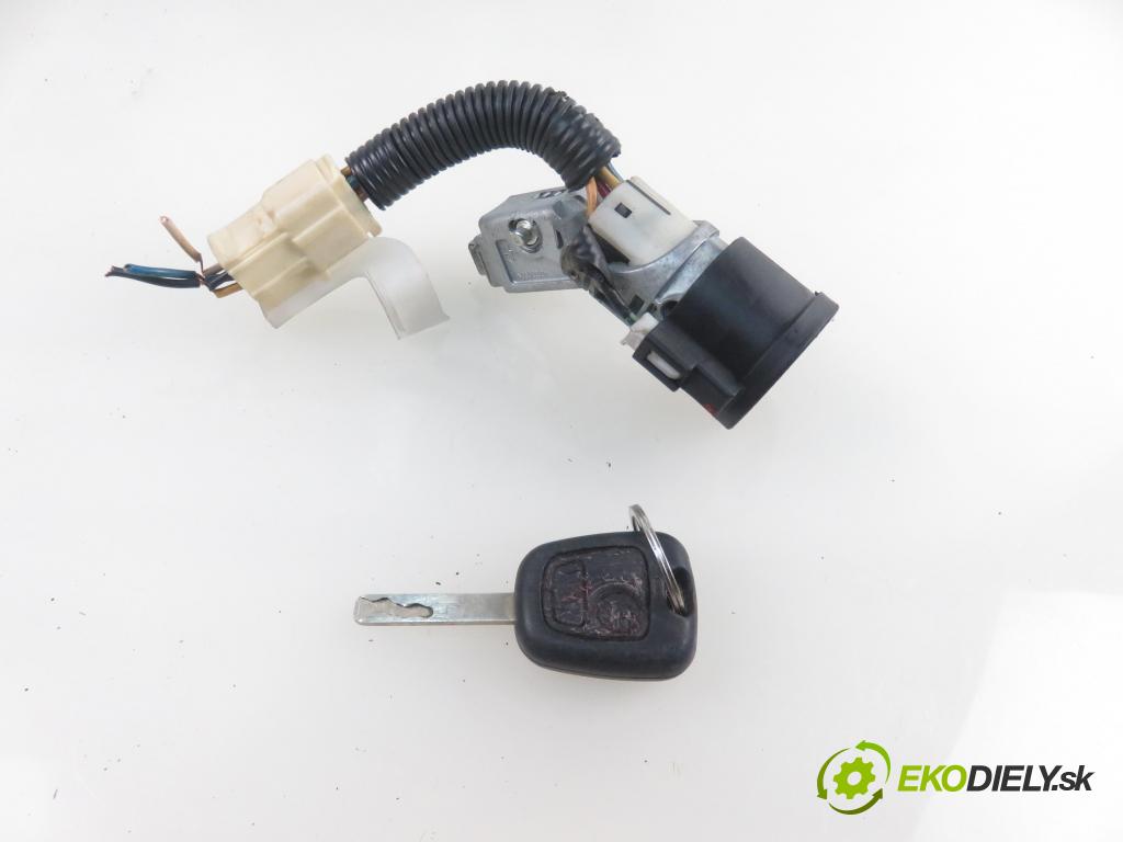 CITROEN C1 (PM_, PN_) HB 2006 50,00 1.0 12V R3 68 - 1KR-FE 998,00 spinačka 12631 (Spínacie skrinky a kľúče)