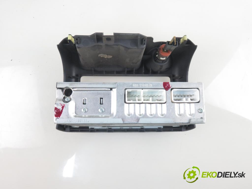 TOYOTA YARIS (_P1_) HB 2002 50,00 1.0 VVT- i 68 - 1SZ-FE 998,00 RADIO Modul 861200D011