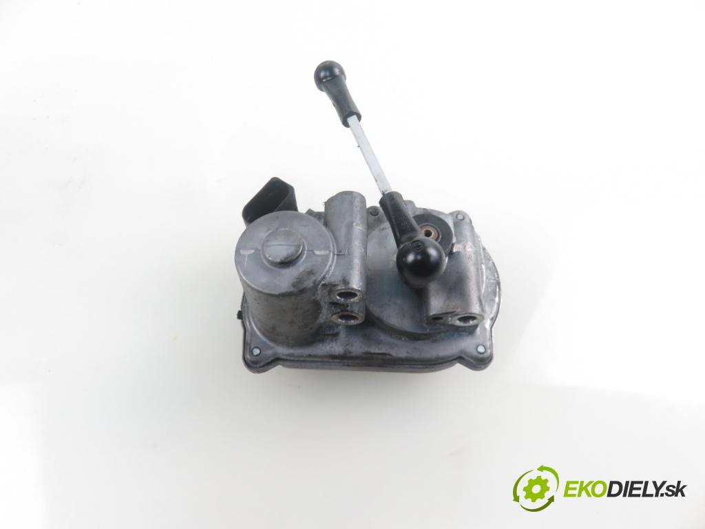 AUDI A6 (4F2, C6) SEDAN 2004 165,00 3.0 TDI quattro - BMK 2967,00 Nastavovač turba A2C53022954 ; 059129086 (Ostatné)