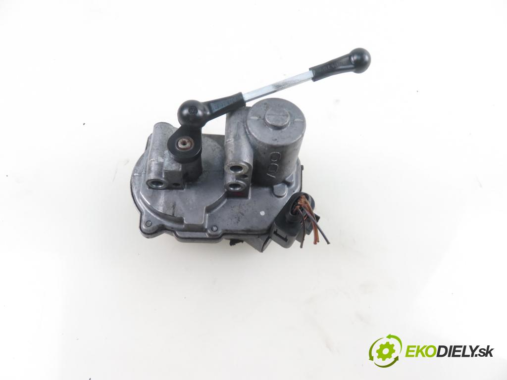 AUDI A6 (4F2, C6) SEDAN 2004 165,00 3.0 TDI quattro - BMK 2967,00 Nastavovač zvod, potrubie A2C53022954 ; 059129086 (Ostatné)