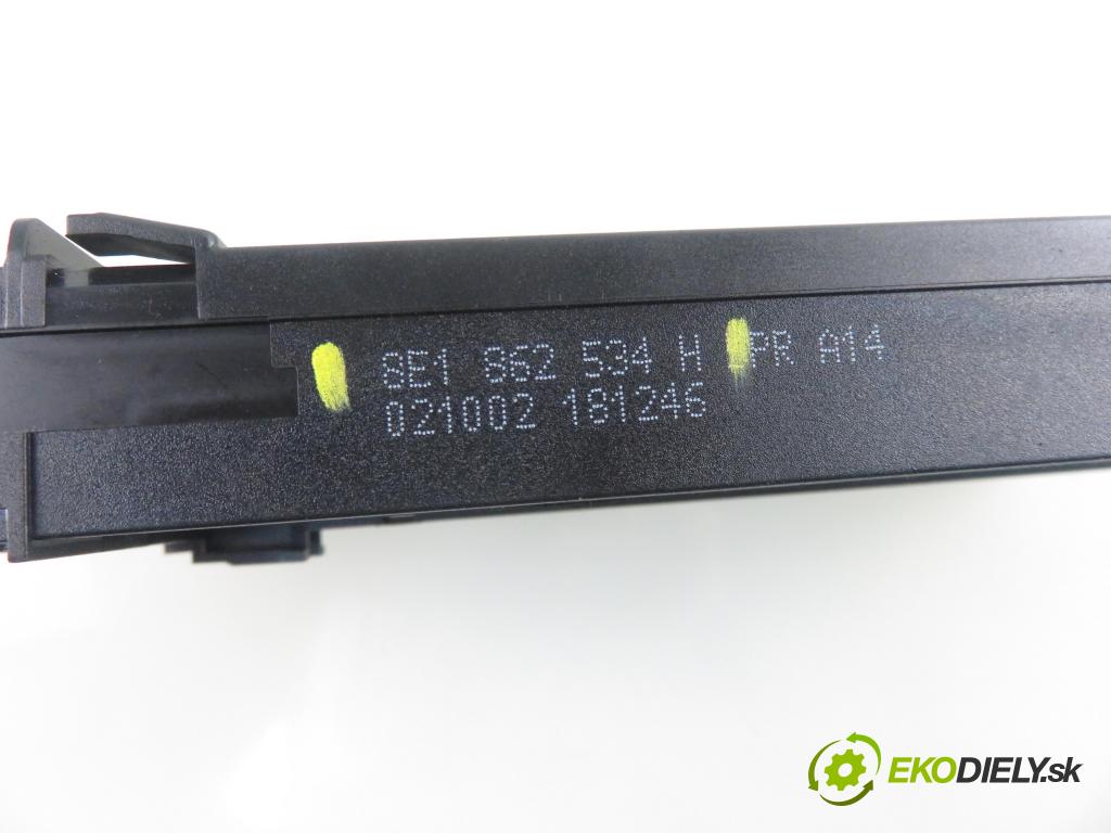 AUDI A4 Avant (8E5, B6) KOMBI 2003 96,00 1.9 TDI - AWX 1896,00 Držiak na nápoje 8E1862534H (Úchyty, držiaky na nápoje)