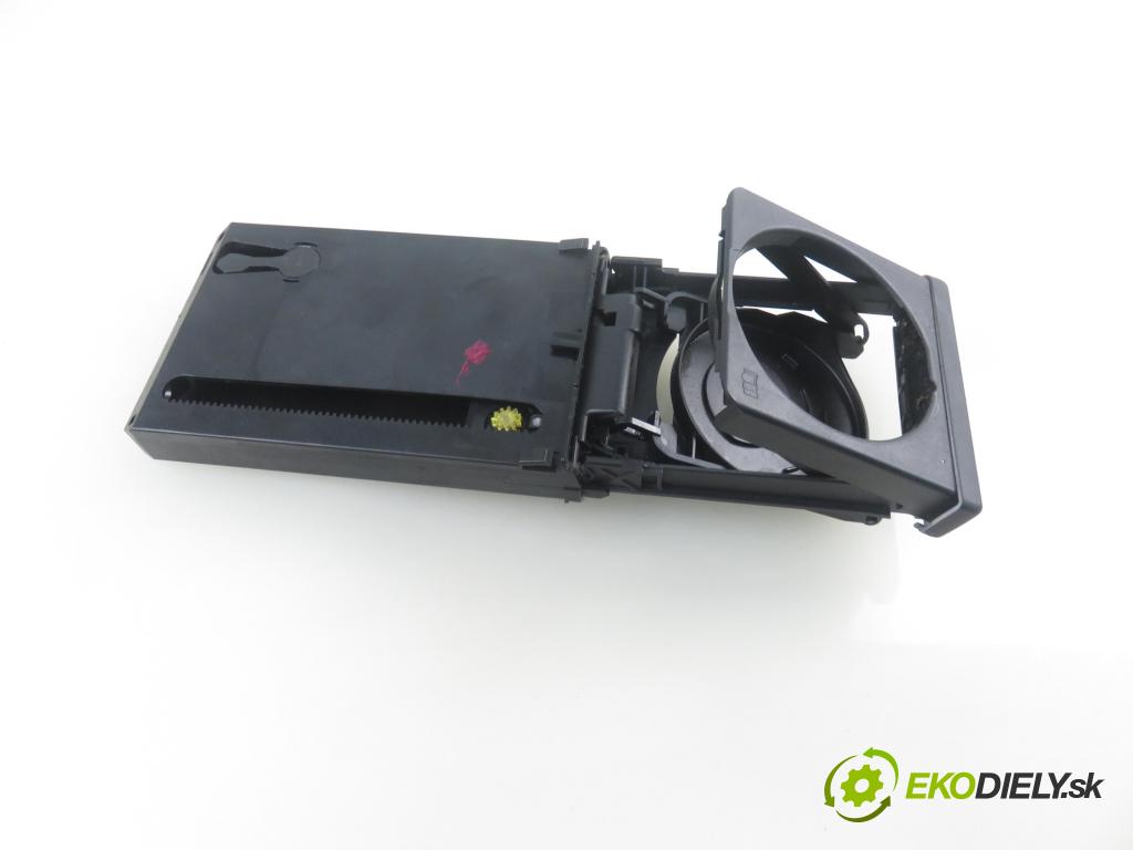 AUDI A4 Avant (8E5, B6) KOMBI 2003 96,00 1.9 TDI - AWX 1896,00 Držiak na nápoje 8E1862534H (Úchyty, držiaky na nápoje)