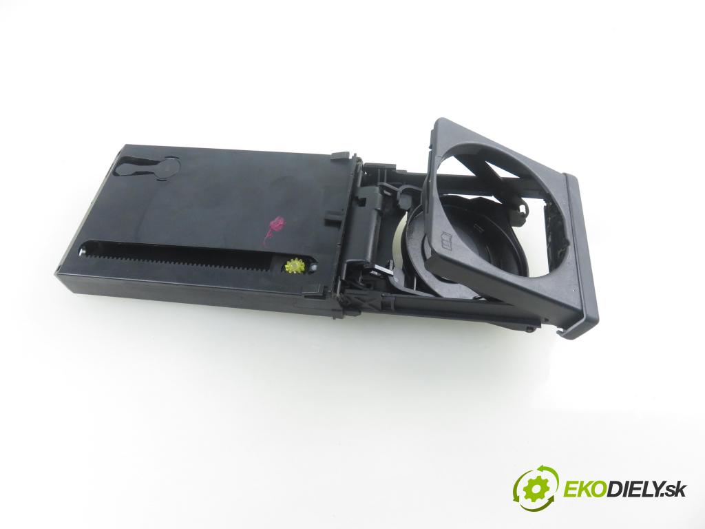 AUDI A4 Avant (8E5, B6) KOMBI 2003 96,00 1.9 TDI - AWX 1896,00 Držiak na nápoje 8E1862534H (Úchyty, držiaky na nápoje)