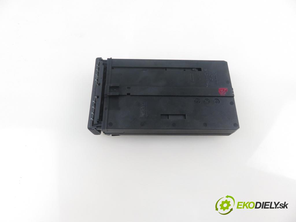 AUDI A4 Avant (8E5, B6) KOMBI 2003 96,00 1.9 TDI - AWX 1896,00 Držiak na nápoje 8E1862534H (Úchyty, držiaky na nápoje)