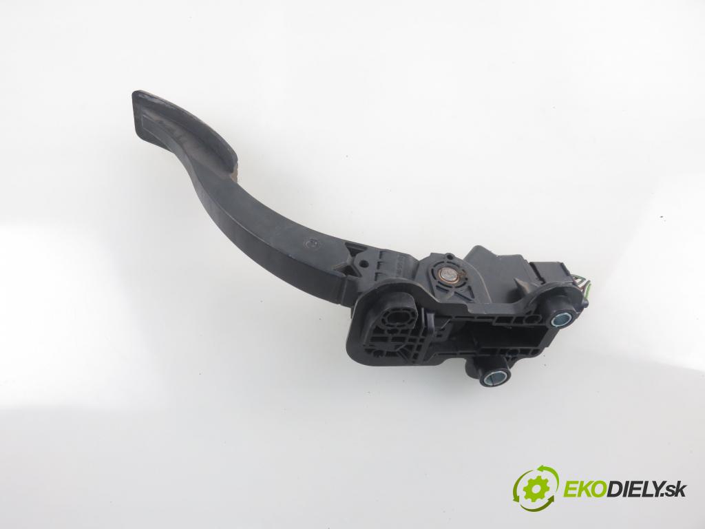 MITSUBISHI OUTLANDER II (CW_W) SUV 2008 115,00 2.2 DI-D 156 4WD - 4HN 2179,00 Potenciometer plynu MN101544 (Pedál)