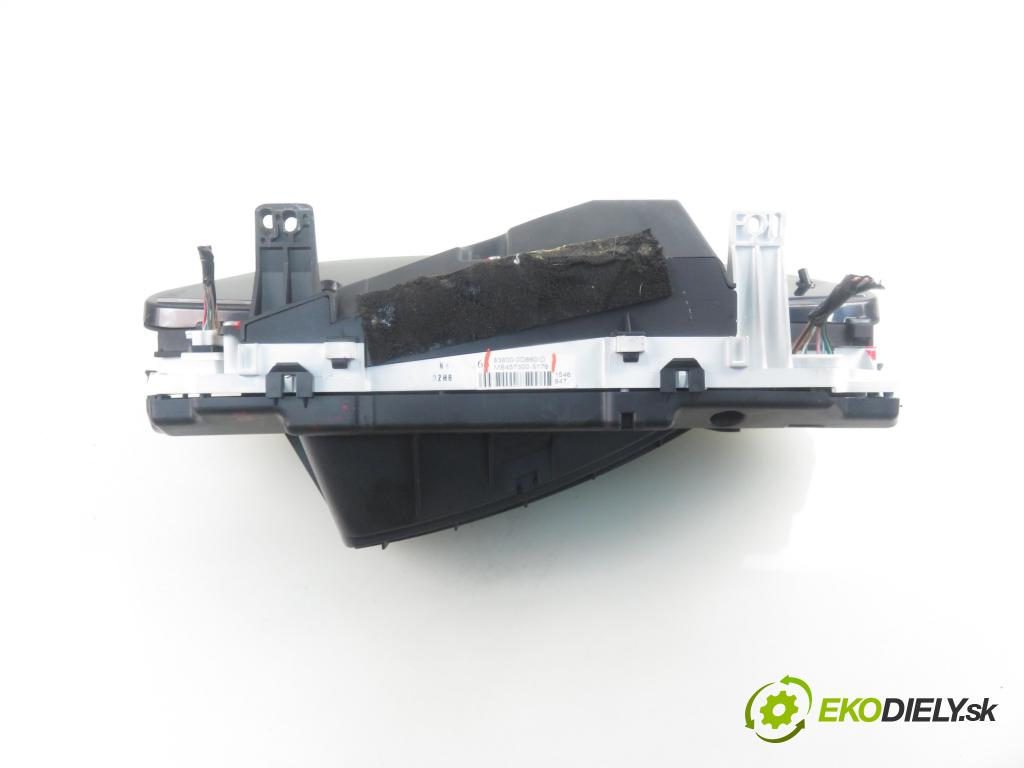 TOYOTA YARIS (_P9_) HB 2006 51,00 1.0 VVT-i (KSP90_) - 1KR-FE 998,00 Prístrojovka elektrický MB4573003176 ; 838000D660D