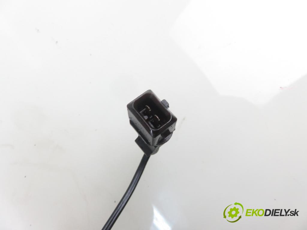 AUDI A4 (8D2, B5) SEDAN 1996 66,00 1.9 TDI - 1Z 1896,00 Vstrek 028130201J
