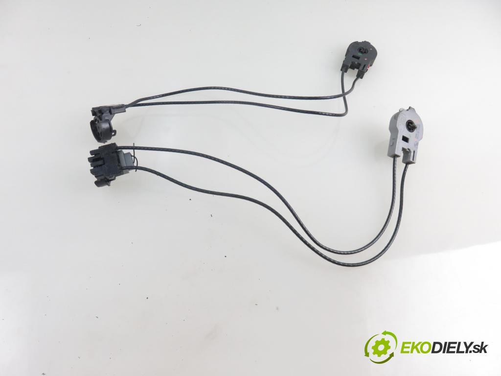 FORD FOCUS (DAW, DBW) HB 2000 74,00 1.6 16V 100 - FYDA 1596,00 Lanko panel kúrenia 98AB11503AG ; 98AB11504AG