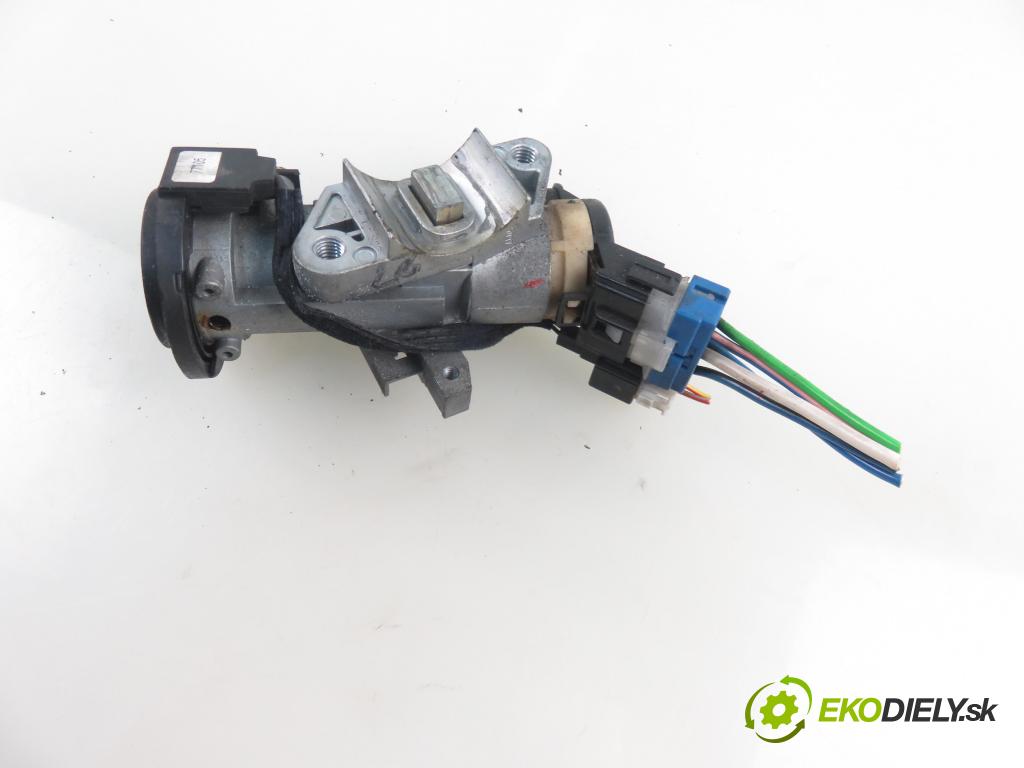 VOLVO V40 Kombi (645) KOMBI 1998 66,00 1.9 TD 90 - D 4192 T 1870,00 spinačka  (Spínacie skrinky a kľúče)