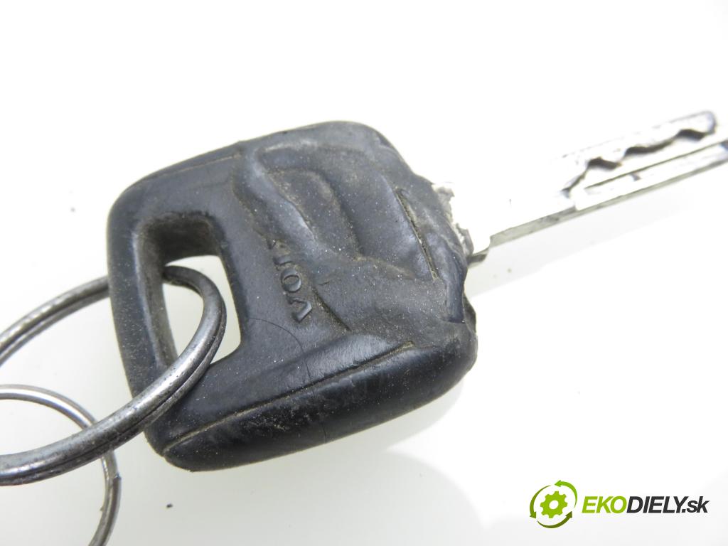 VOLVO V40 Kombi (645) KOMBI 1998 66,00 1.9 TD 90 - D 4192 T 1870,00 spinačka  (Spínacie skrinky a kľúče)