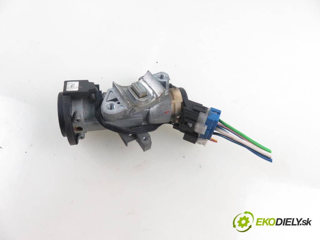 VOLVO V40 Kombi (645) KOMBI 1998 66,00 1.9 TD 90 - D 4192 T 1870,00 spinačka  (Spínacie skrinky a kľúče)