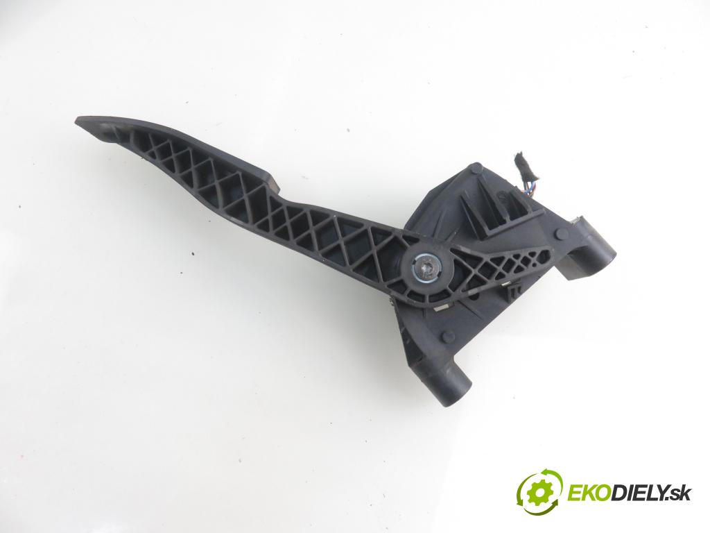 OPEL ASTRA G liftback (T98) HB 2002 55,00 1.7 DTI 16V - Y 17 DT 1686,00 Potenciometer plynu 9157998BK ; 6PV00811200 (Pedále)