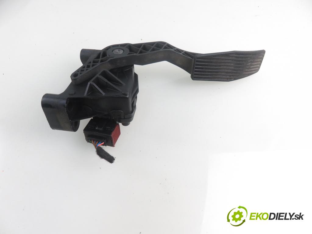 OPEL ASTRA G liftback (T98) HB 2002 55,00 1.7 DTI 16V - Y 17 DT 1686,00 Potenciometer plynu 9157998BK ; 6PV00811200 (Pedále)