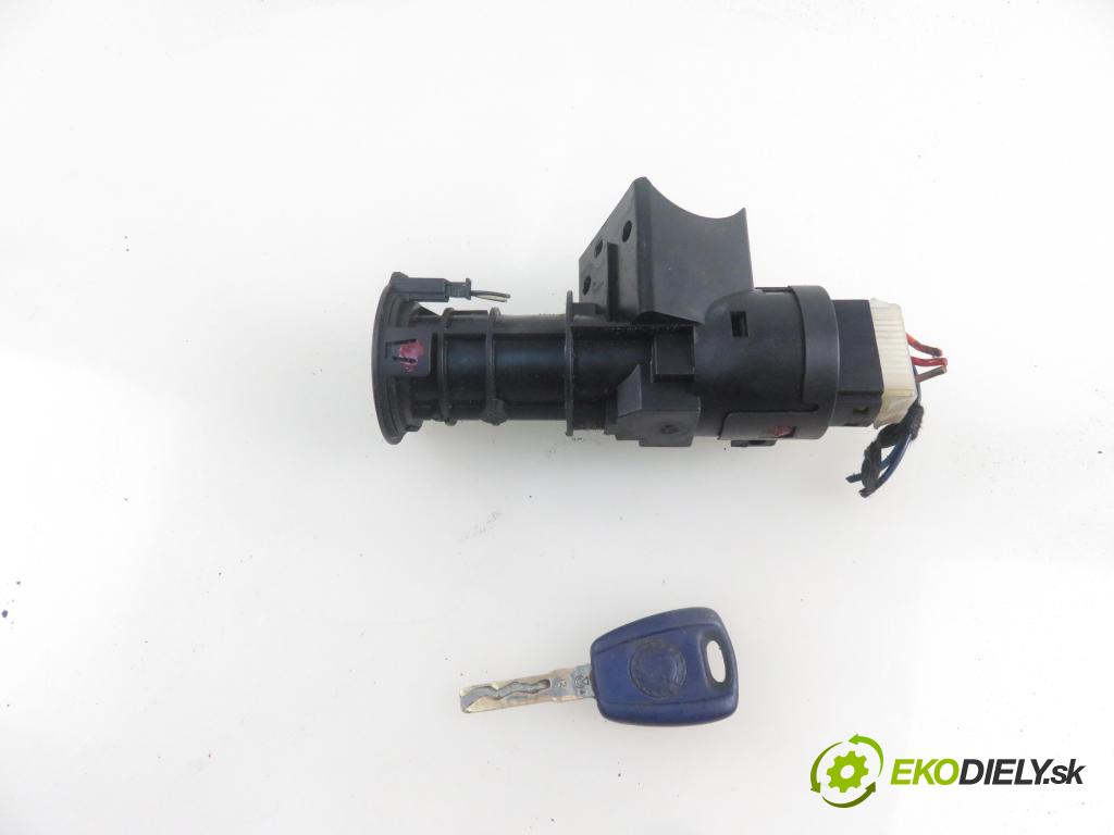 FIAT PANDA (169_) HB 2003 40,00 1.1 54 - 187 A1.000 1108,00 spinačka 468453610 ; 05521B365 (Spínacie skrinky a kľúče)