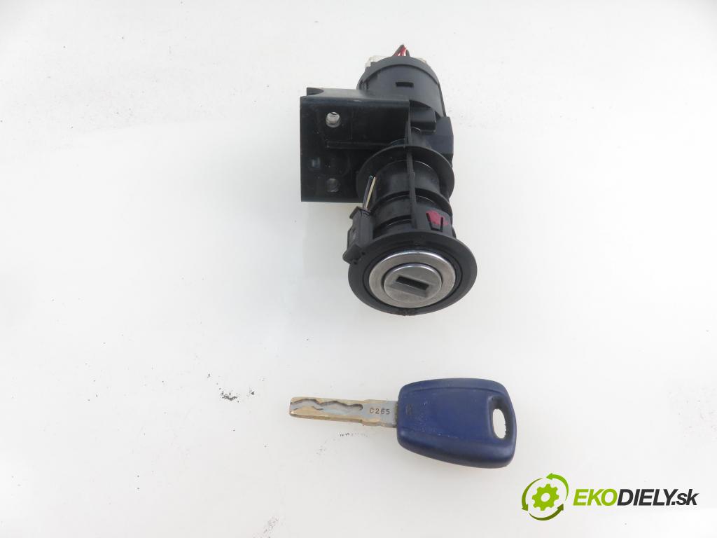 FIAT PANDA (169_) HB 2003 40,00 1.1 54 - 187 A1.000 1108,00 spinačka 468453610 ; 05521B365 (Spínacie skrinky a kľúče)