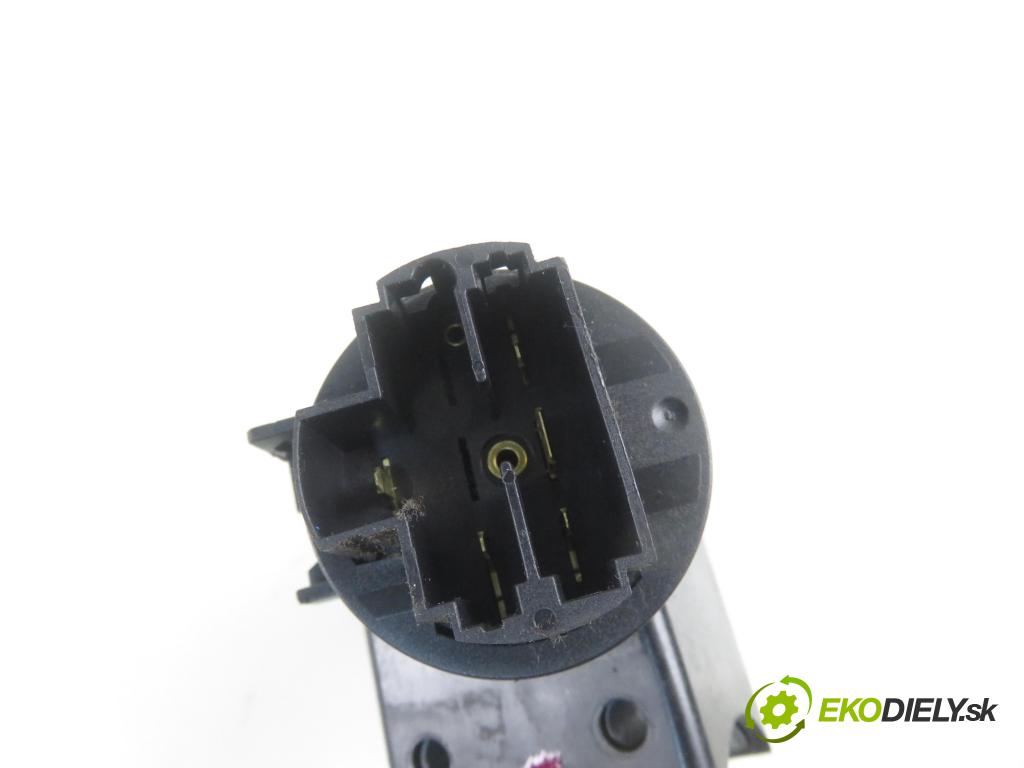 FIAT PANDA (169_) HB 2003 40,00 1.1 54 - 187 A1.000 1108,00 spinačka 468453610 ; 05521B365 (Spínacie skrinky a kľúče)