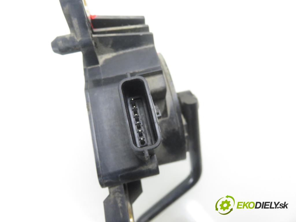 RENAULT SCENIC II (JM0/1_) MINIVAN 2004 88,00 1.9 dCi 120 - F9Q 812 1870,00 Potenciometer plynu 8200159645 (Pedále)