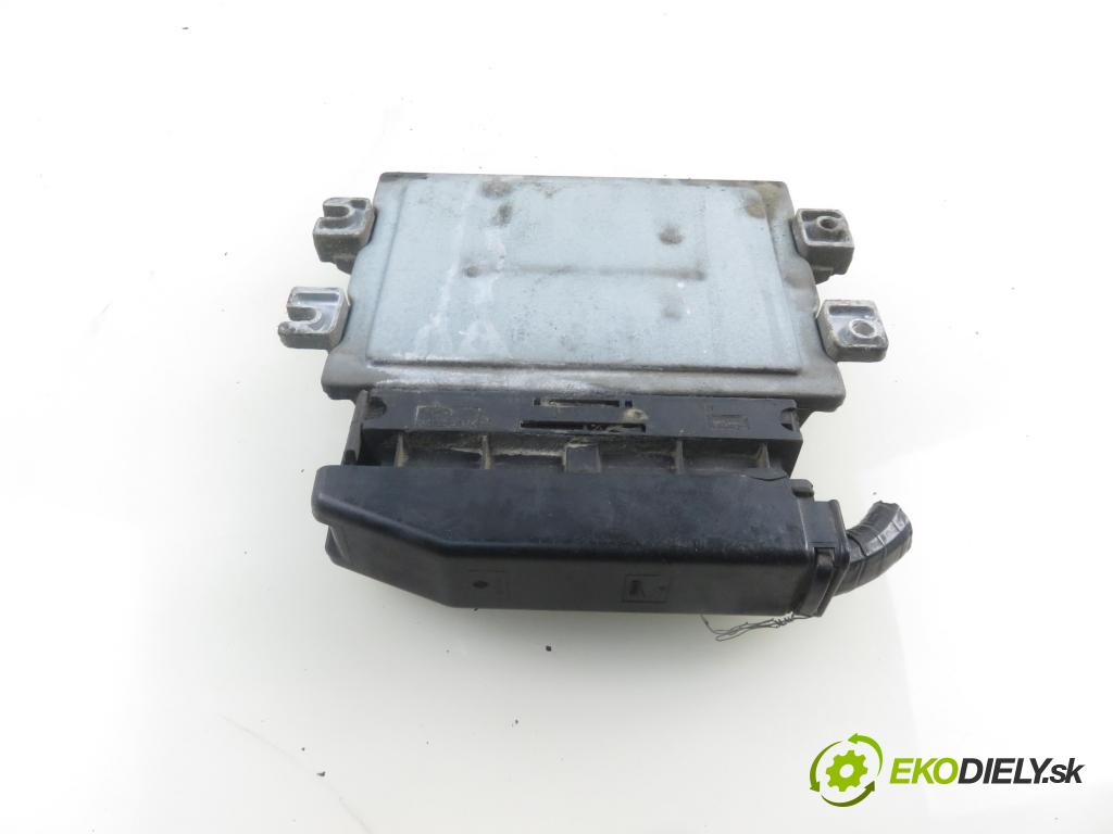 RENAULT THALIA I (LB0/1/2_) SEDAN 2002 55,00 1.4 - K7J 700 1390,00 Riadiaca jednotka Motor 8200326391 ; S110140002A ; 8200326380