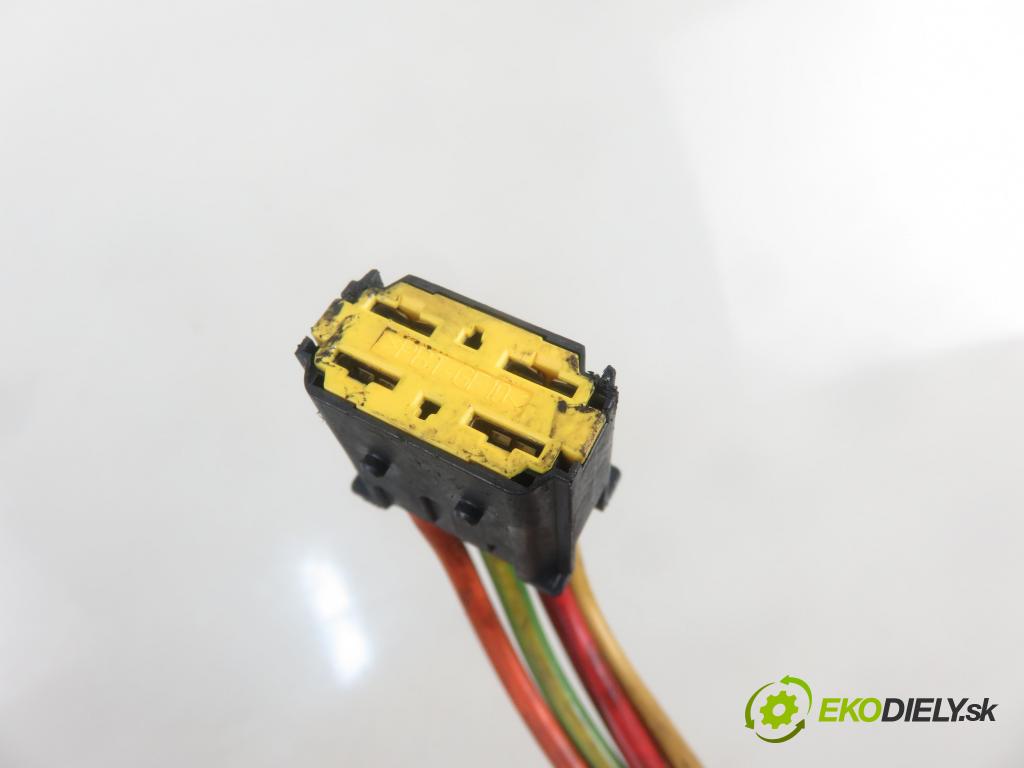 RENAULT THALIA I (LB0/1/2_) SEDAN 2002 55,00 1.4 - K7J 700 1390,00 spinačka  (Spínacie skrinky a kľúče)