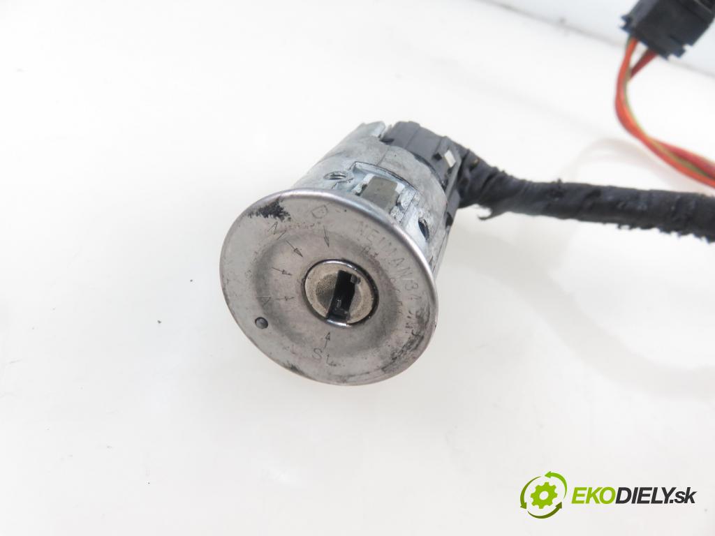 RENAULT THALIA I (LB0/1/2_) SEDAN 2002 55,00 1.4 - K7J 700 1390,00 spinačka  (Spínacie skrinky a kľúče)