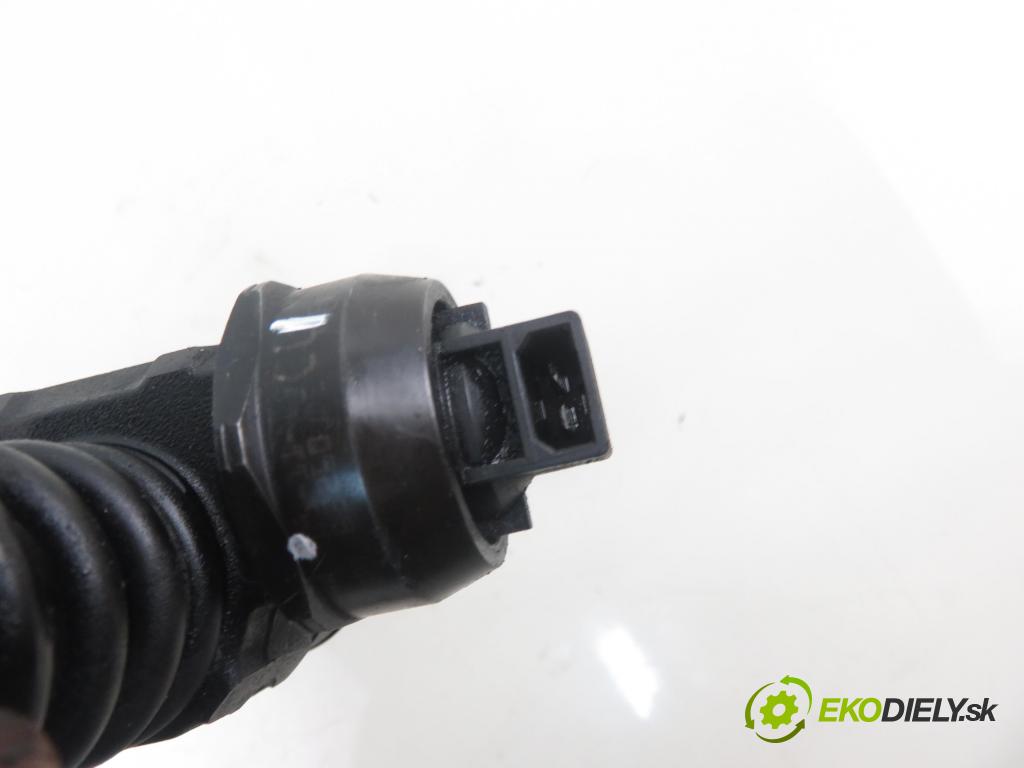 VW PASSAT B6 Variant (3C5) KOMBI 2006 103,00 2.0 TDI PD 8V 140 - BMP 1968,00 Vstrekovač 038130073BQ ; 0414720312 (Vstrekovače)
