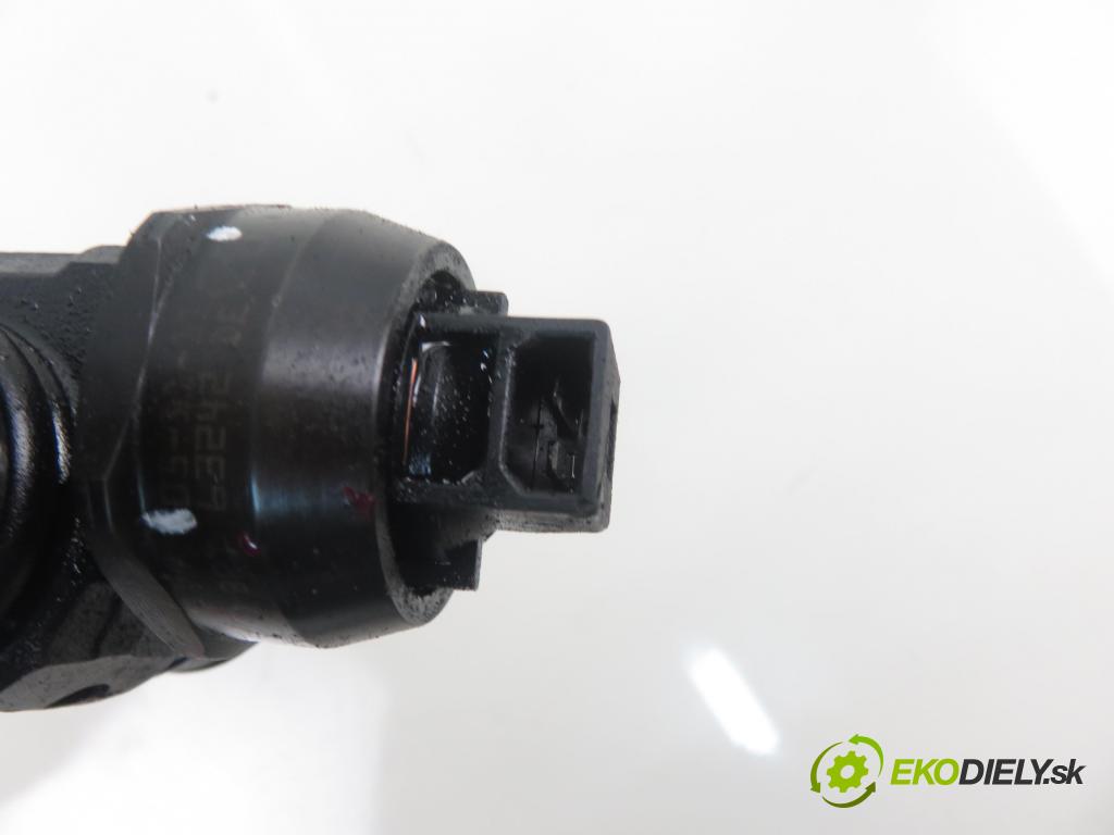 VW PASSAT B6 Variant (3C5) KOMBI 2006 103,00 2.0 TDI PD 8V 140 - BMP 1968,00 Vstrekovač 038130073BQ ; 0414720312 (Vstrekovače)