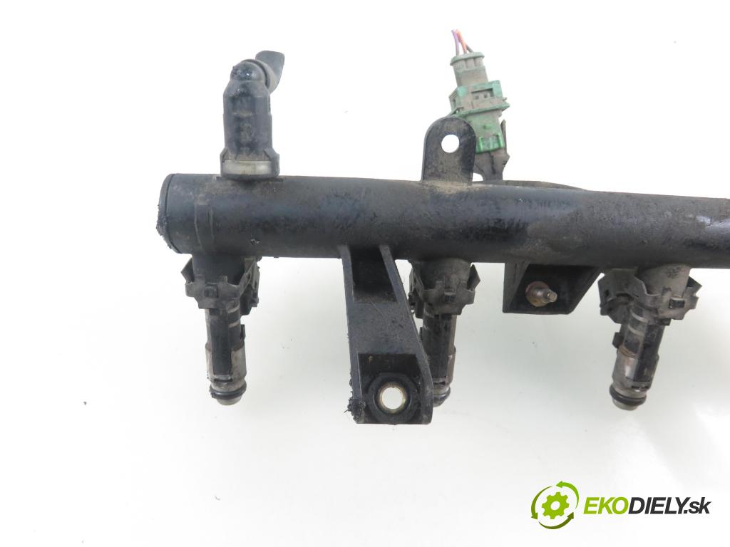 PEUGEOT 206 liftback (2A/C) HB 1998 44,00 1.1 60 - HFZ 1124,00 Lišta vstrekovacia 9628982980C (Vstrekovacie lišty)