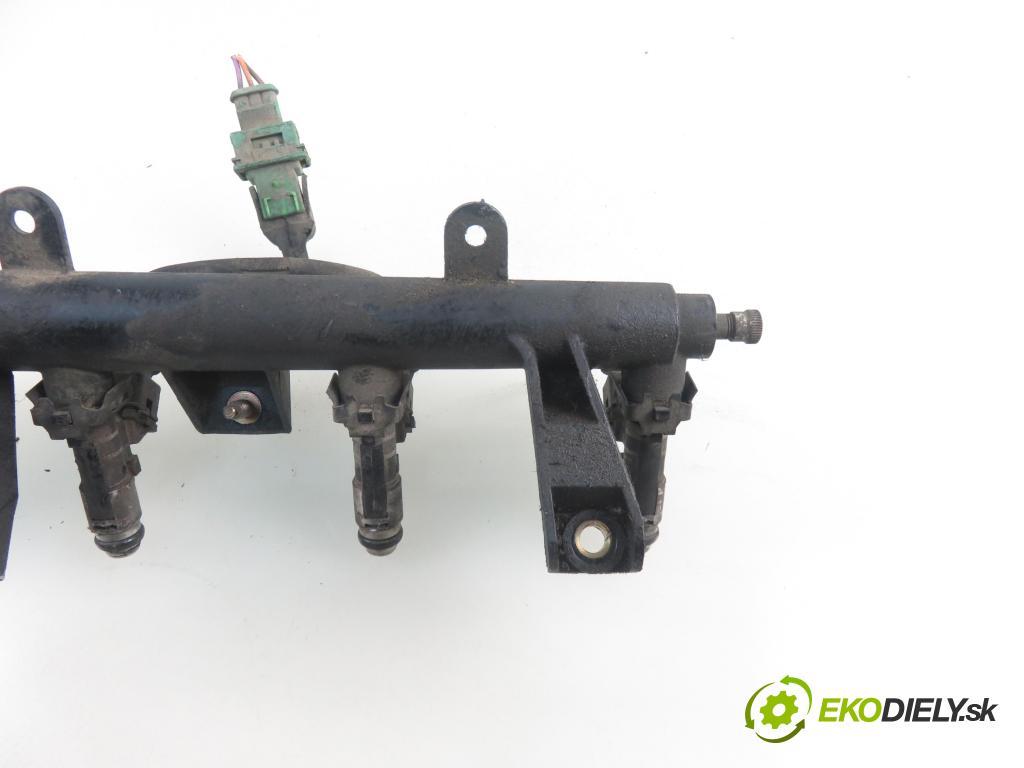 PEUGEOT 206 liftback (2A/C) HB 1998 44,00 1.1 60 - HFZ 1124,00 Lišta vstrekovacia 9628982980C (Vstrekovacie lišty)