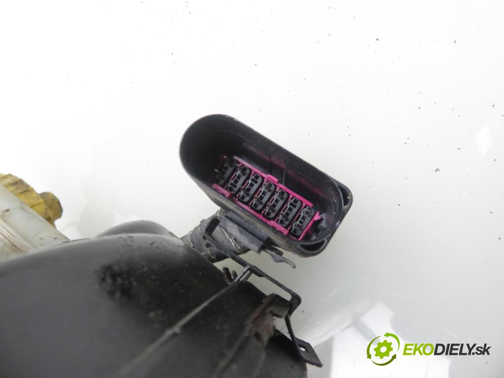 VW GOLF IV (1J1) HB 2000 55,00 1.4 16V - APE 1390,00 Posilovač 1J1614205 ; 03786404014 (Servočerpadlá, pumpy riadenia)