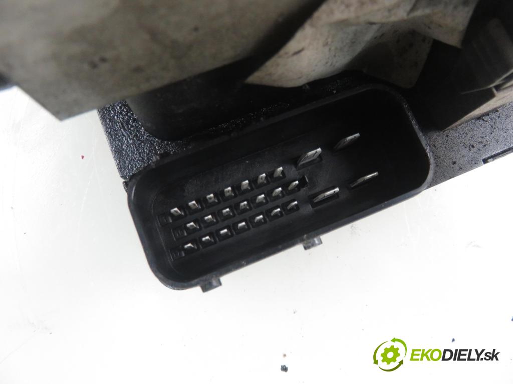 VW PASSAT B3/B4 Variant (3A5, 35I) KOMBI 1995 66,00 1.9 TDI - 1Z 1896,00 Pumpa ABS 3A0907379 ; 5WK8411 ; 10094603003 (Pumpy ABS)