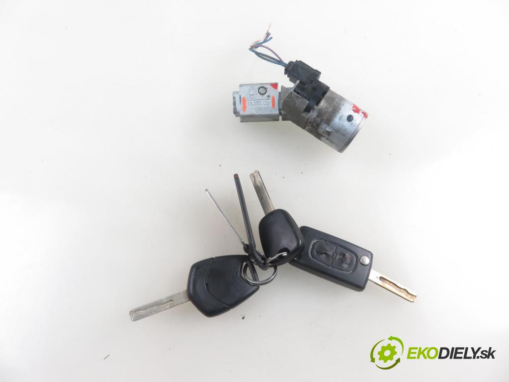 PEUGEOT 307 (3A/C) HB 2005 0,00 1.6 HDi - 9HX (DV6ATED4) 1560,00 spinačka 36353100 (Spínacie skrinky a kľúče)