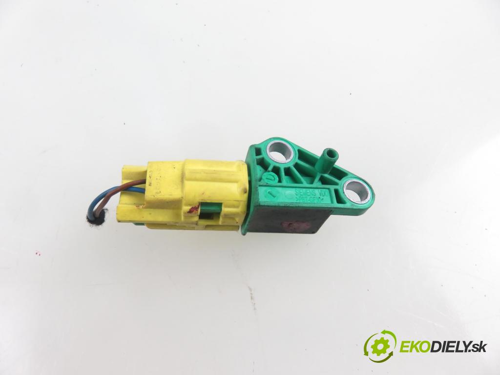 AUDI A6 (4F2, C6) SEDAN 2004 165,00 3.0 TDI quattro - BMK 2967,00 Snímač nárazu 5WK43273 ; 1K0909606 (Snímače nárazu)