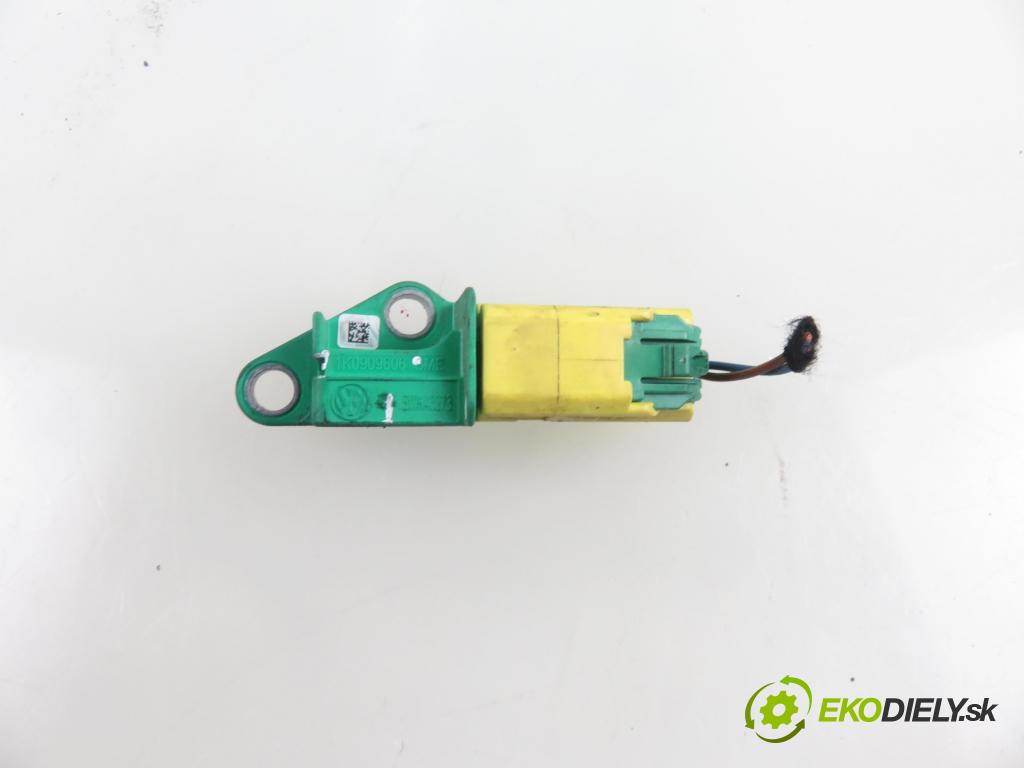 AUDI A6 (4F2, C6) SEDAN 2004 165,00 3.0 TDI quattro - BMK 2967,00 Snímač nárazu 5WK43273 ; 1K0909606 (Snímače nárazu)