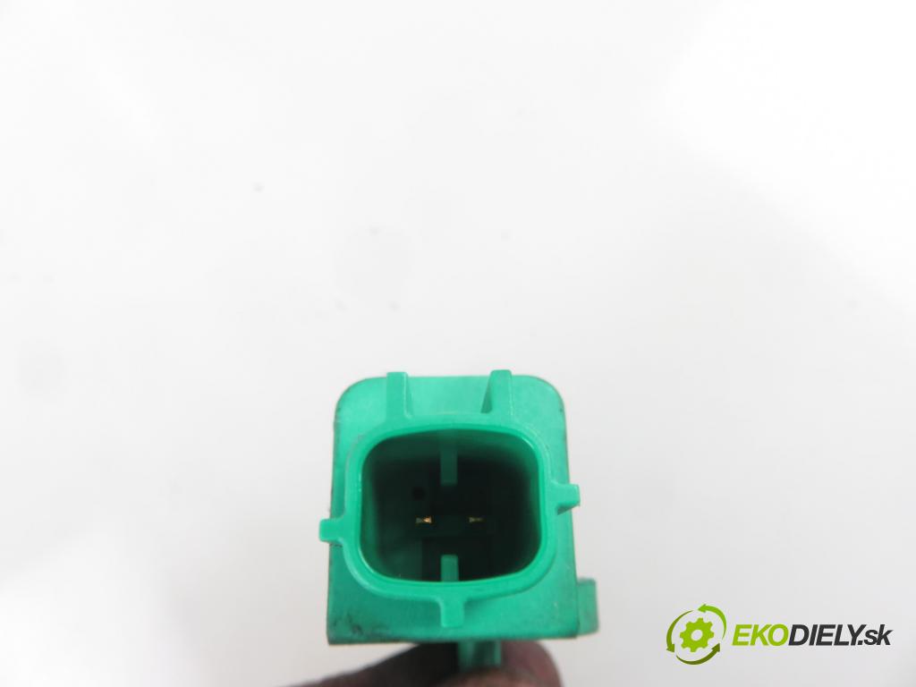 AUDI A6 (4F2, C6) SEDAN 2004 165,00 3.0 TDI quattro - BMK 2967,00 Snímač nárazu 5WK43273 ; 1K0909606 (Snímače nárazu)