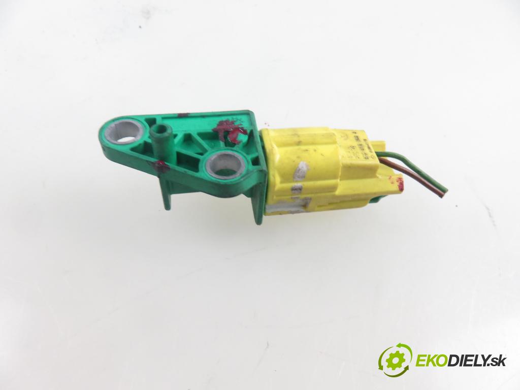 AUDI A6 (4F2, C6) SEDAN 2004 165,00 3.0 TDI quattro - BMK 2967,00 Snímač nárazu 5WK43273 ; 1K0909606 (Snímače nárazu)