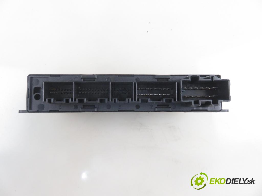 AUDI A4 (8E2, B6) SEDAN 2002 74,00 1.9 TDI - AVB 1896,00 MODUL komfortu 8E0959433BD