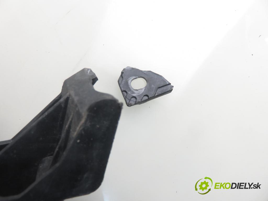 RENAULT CLIO III (BR0/1, CR0/1) HB 2006 55,00 1.2 16V 75 - D4F 740 1149,00 světlo PP 8200459823