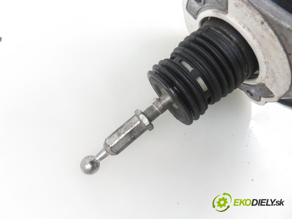 AUDI A4 (8E2, B6) SEDAN 2002 74,00 1.9 TDI - AVB 1896,00 Posilovač 8E0612105M (Servočerpadlá, pumpy riadenia)