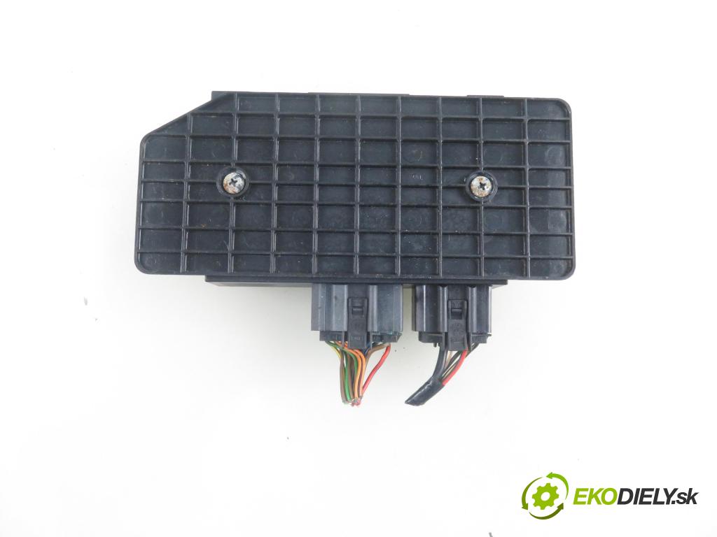 VW PASSAT B5.5 Variant (3B6) KOMBI 2002 96,00 1.9 TDI PD 130 - AVF 1896,00 MODUL komfortu 1C0959799B