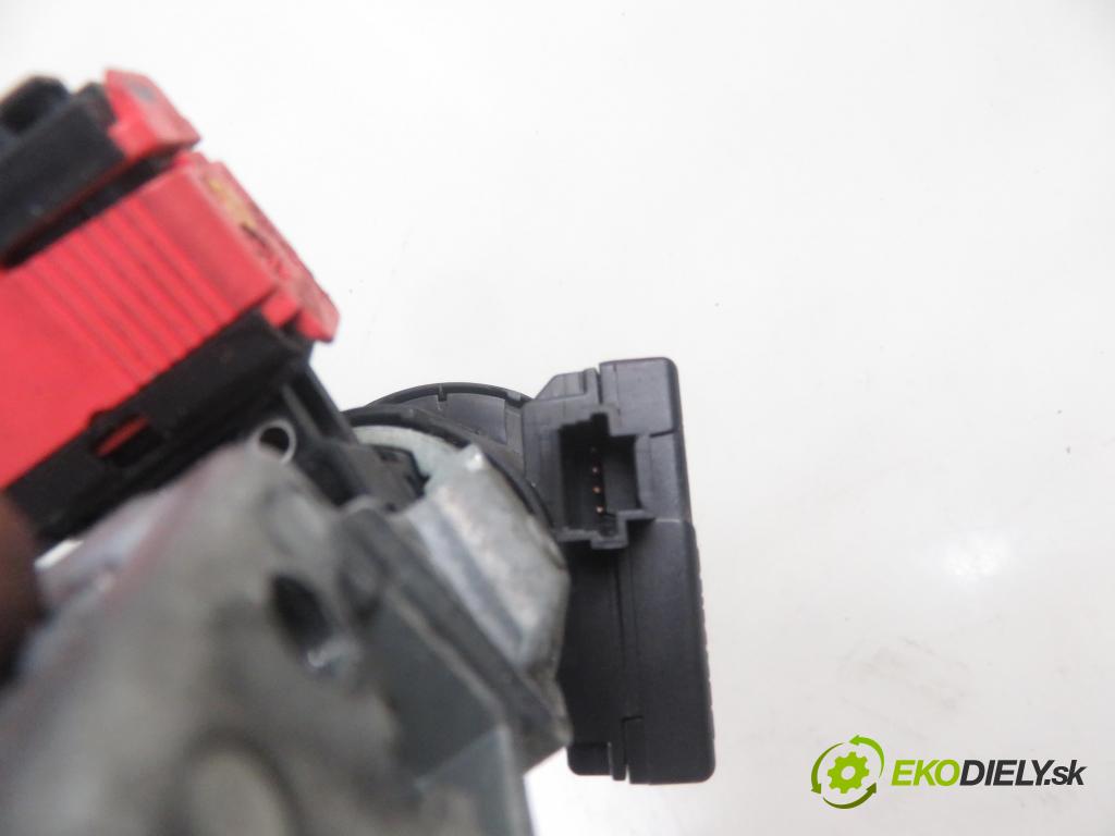 RENAULT CLIO III (BR0/1, CR0/1) HB 2006 55,00 1.2 16V 75 - D4F 740 1149,00 spinačka N0502060 ; N0502064 ; 8200214173C (Spínacie skrinky a kľúče)