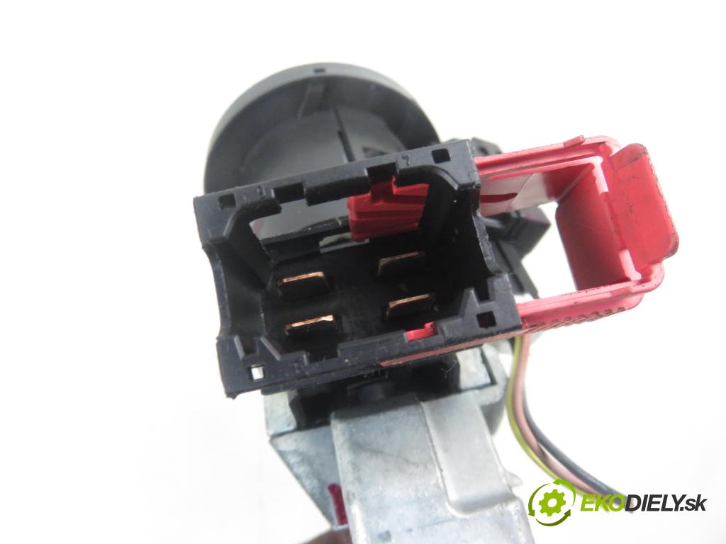 RENAULT CLIO III (BR0/1, CR0/1) HB 2006 55,00 1.2 16V 75 - D4F 740 1149,00 spinačka N0502060 ; N0502064 ; 8200214173C (Spínacie skrinky a kľúče)