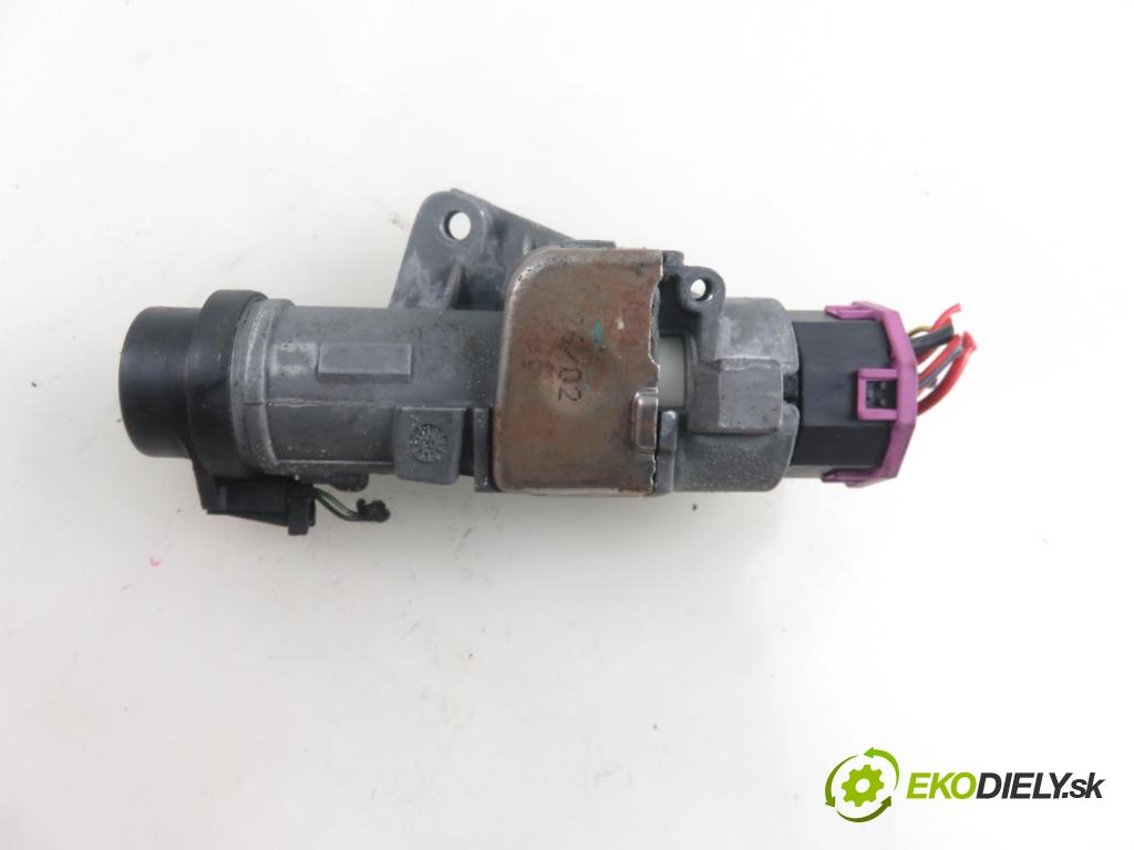 AUDI A4 (8E2, B6) SEDAN 2002 74,00 1.9 TDI - AVB 1896,00 spinačka 4B0905851G (Spínacie skrinky a kľúče)