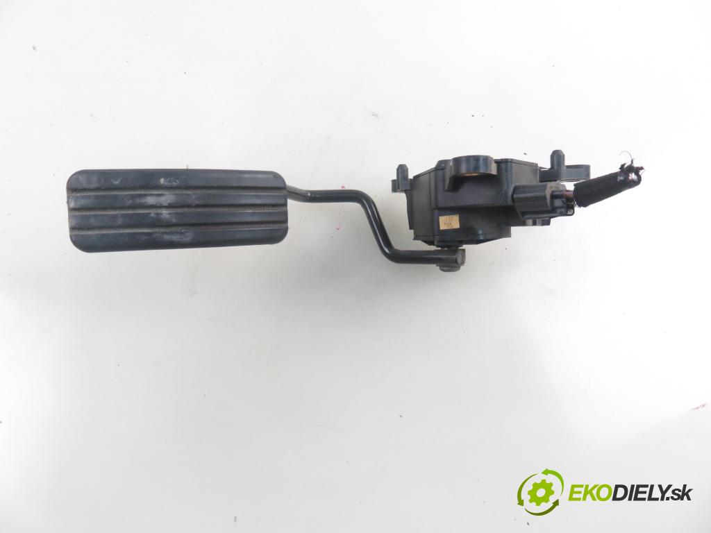 RENAULT CLIO III (BR0/1, CR0/1) HB 2006 55,00 1.2 16V 75 - D4F 740 1149,00 Potenciometer plynu 8200297335 (Pedále)