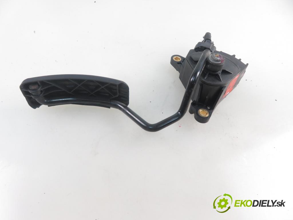 RENAULT CLIO III (BR0/1, CR0/1) HB 2006 55,00 1.2 16V 75 - D4F 740 1149,00 Potenciometer plynu 8200297335 (Pedále)