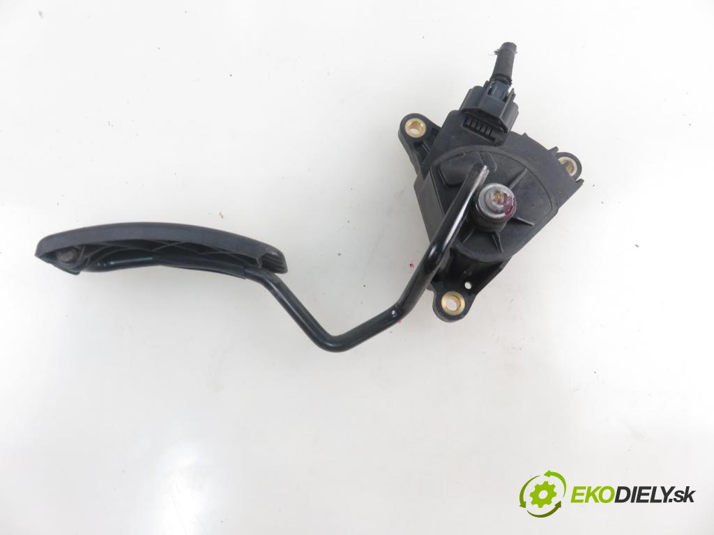 RENAULT CLIO III (BR0/1, CR0/1) HB 2006 55,00 1.2 16V 75 - D4F 740 1149,00 Potenciometer plynu 8200297335 (Pedále)